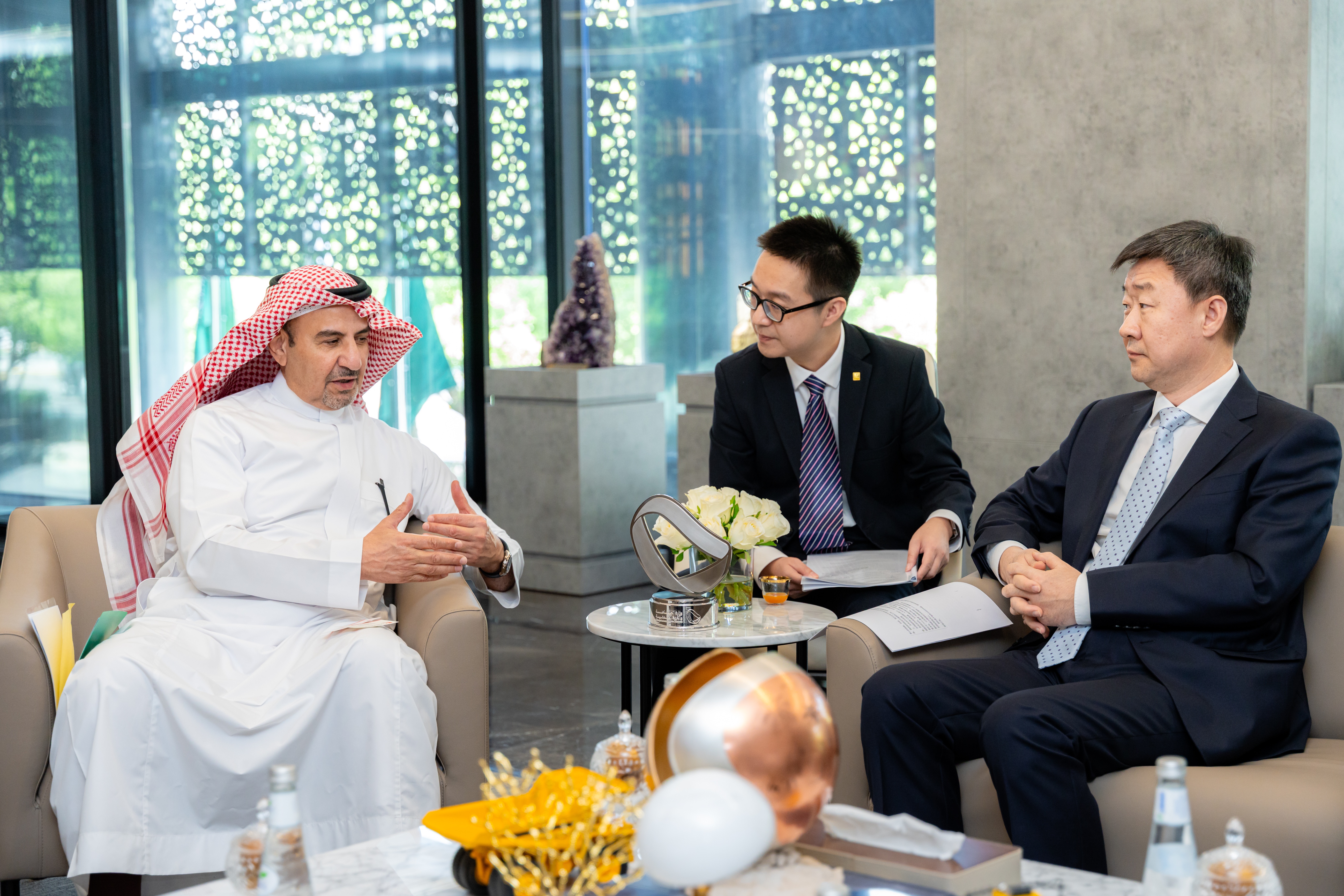 張曉海受邀出席《財(cái)富》全球論壇并開展考察交流